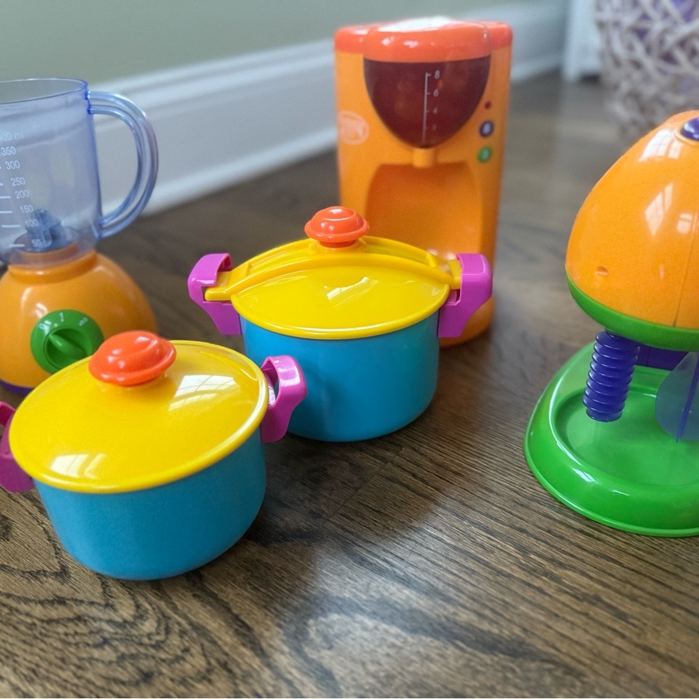 Adorable Colorful Kitchen set that sound realistic